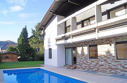 Haus mit Garten und Pool